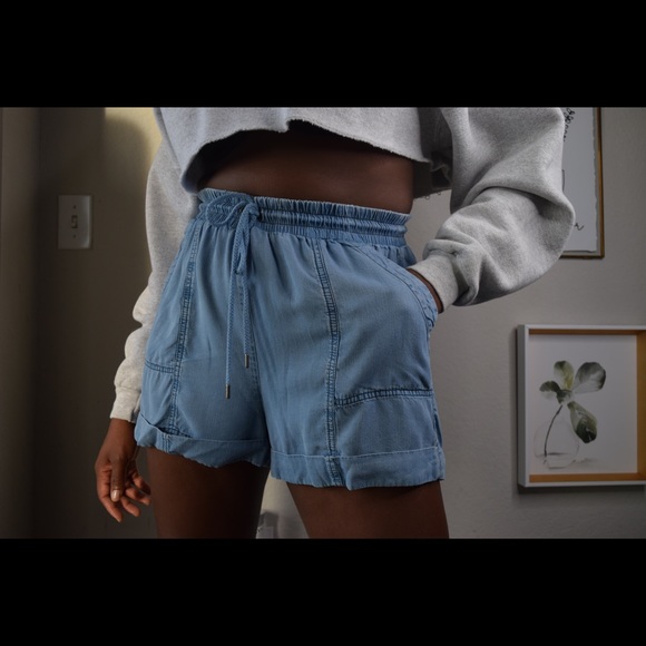 Women’s Large Denim Shorts - Picture 3 of 5